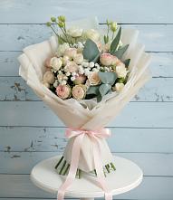 Букет цветов из:  Розы и Лизиантусы в Волчанске