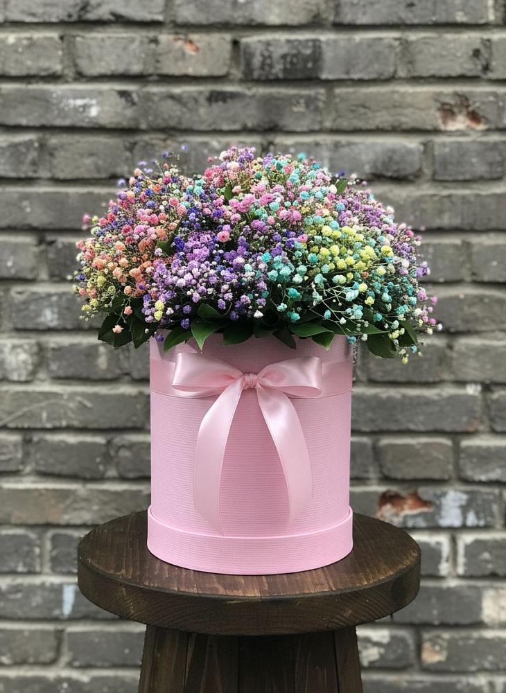 Цветочная композиция из Гипсофила и Розы в шляпной коробке в Волчанске