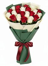 Букет Микс из красных и белых роз в Волчанске