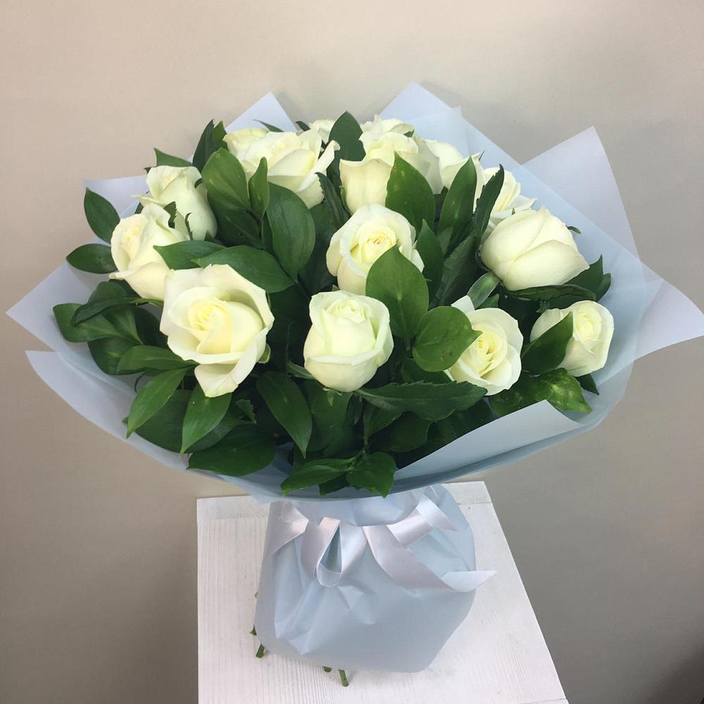 Букет 15 Белых роз Проуд в Волчанске