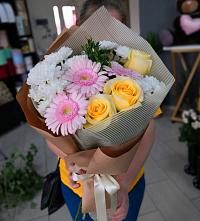 Букет цветов из:  Герберы, Розы и Хризантемы в Волчанске