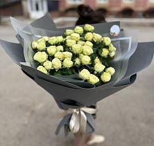 Букет Белые кустовые розы Солинеро в Волчанске