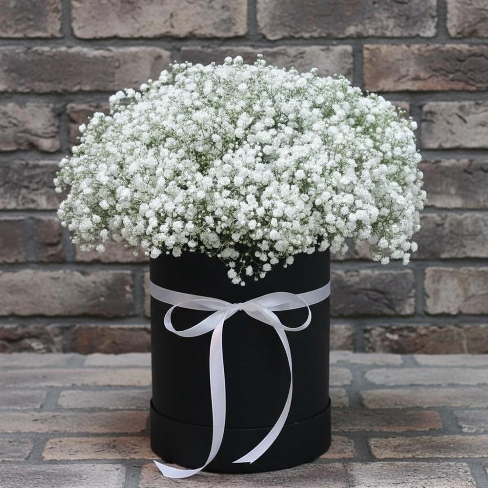 Цветочная композиция из Гипсофила в шляпной коробке в Волчанске