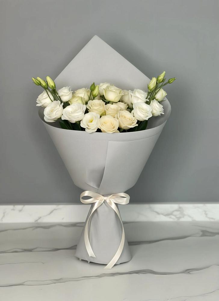 Букет цветов из: Розы и Лизиантусы в Волчанске