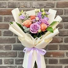 Букет цветов из:  Лизиантусы и Розы в Волчанске