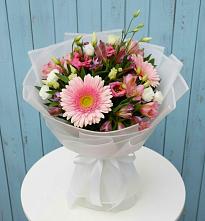 Букет цветов из:  Герберы, Альстромерии и Лизиантусы в Волчанске
