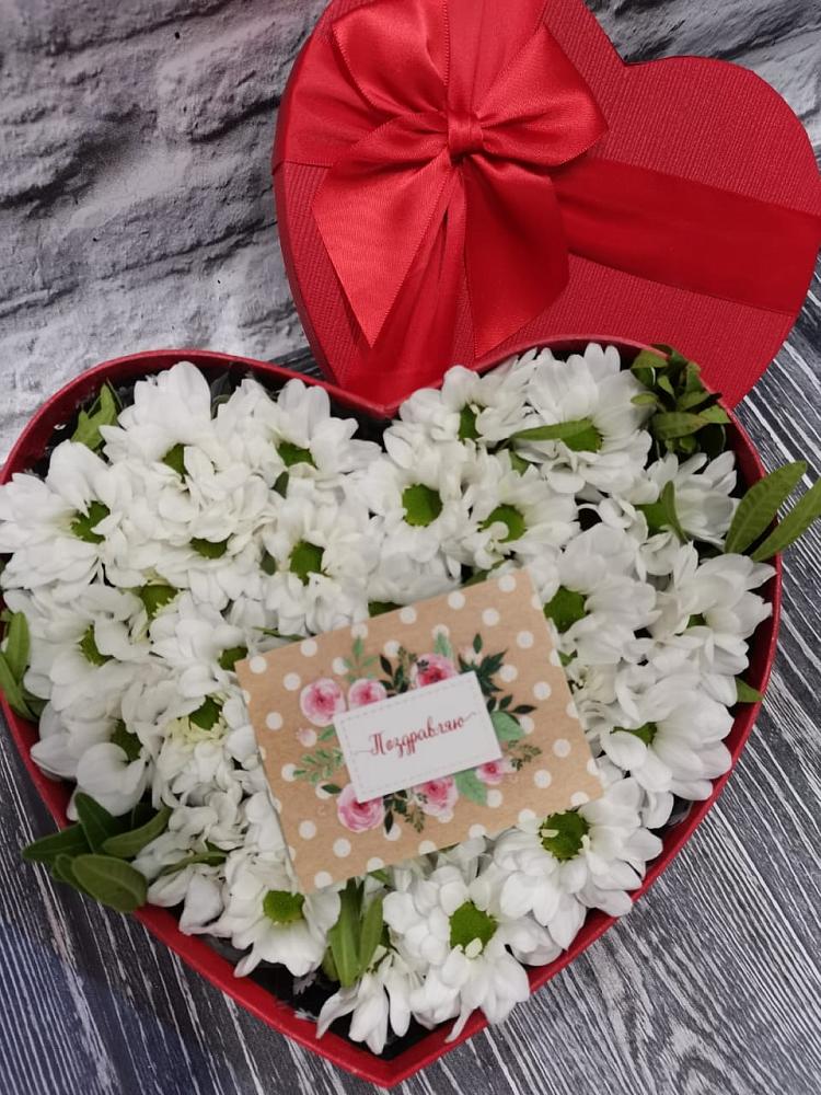 Цветочная композиция из Хризантемы в виде сердца в Волчанске