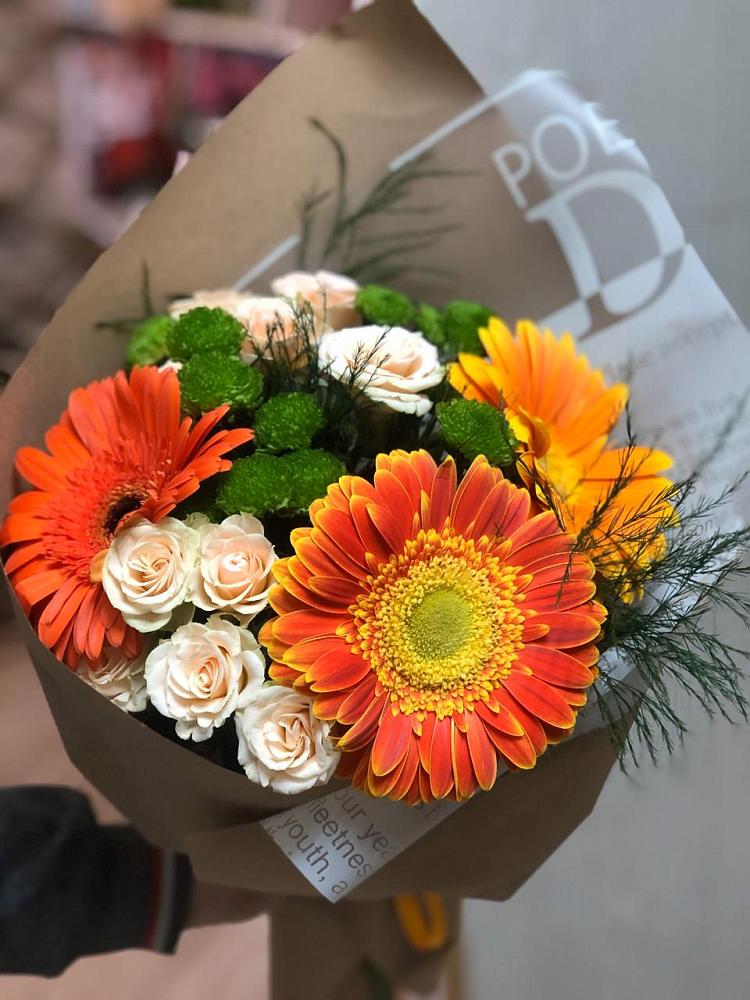 Букет цветов из: Герберы, Хризантемы и Розы в Волчанске