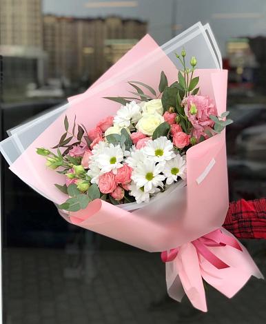 Букет цветов из: Розы, Лизиантусы и Хризантемы в Волчанске